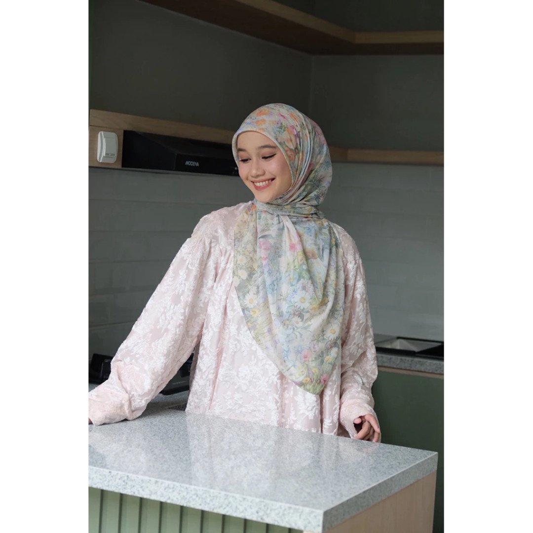 NORA - Seroja Raya 2026 - Puspita Scarf