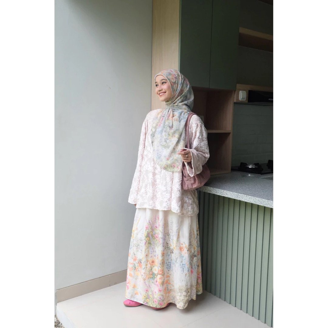 NORA - Seroja Raya 2026 - Puspita Scarf